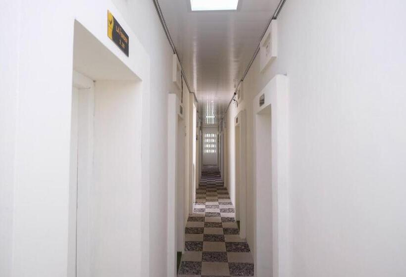 호텔 Reddoorz Near Terminal Bus Purwokerto