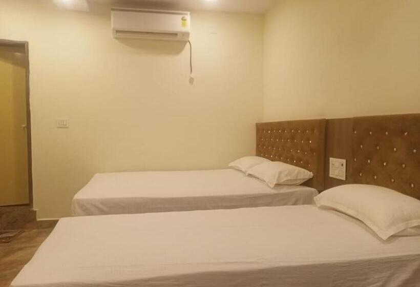 בית מלון כפרי Royal Palace Gaya