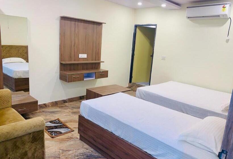 בית מלון כפרי Royal Palace Gaya