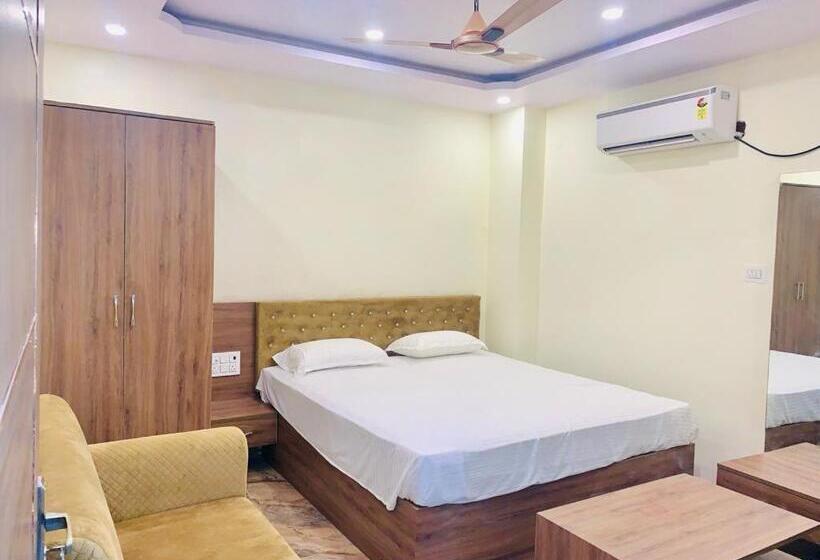 בית מלון כפרי Royal Palace Gaya