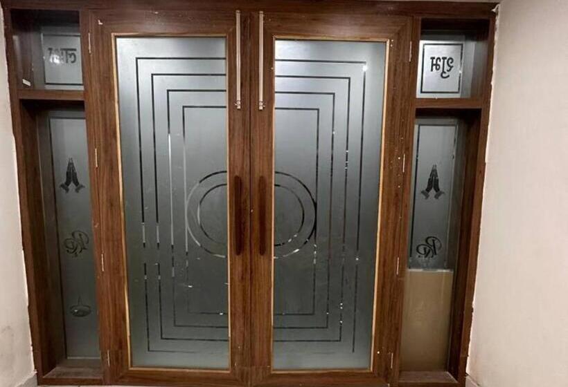 בית מלון כפרי Royal Palace Gaya