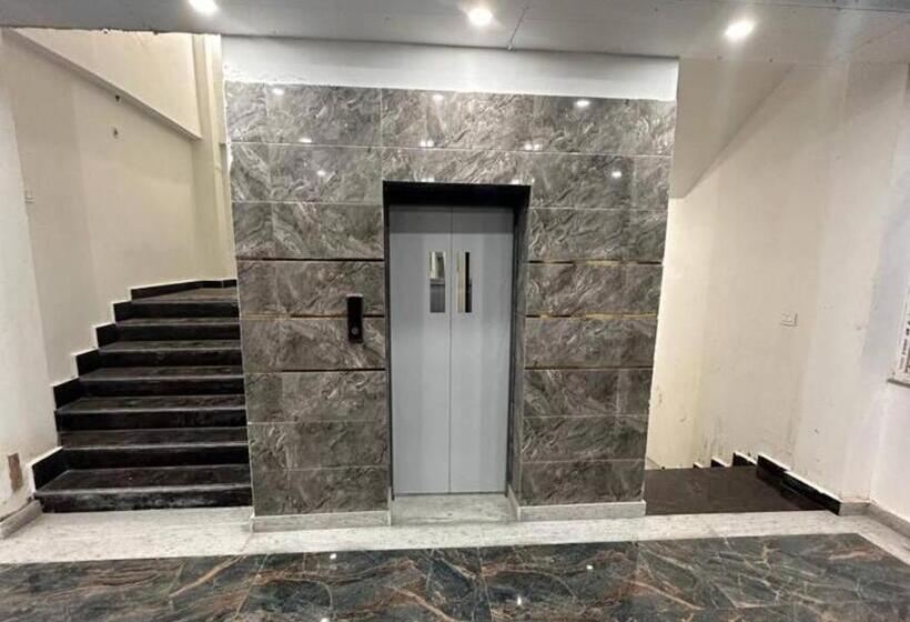 בית מלון כפרי Royal Palace Gaya