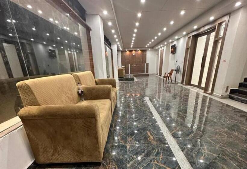 בית מלון כפרי Royal Palace Gaya