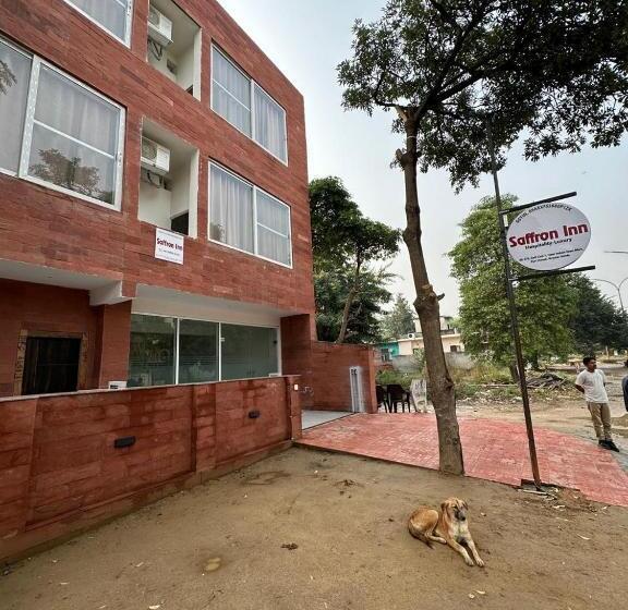هتل Saffron Inn