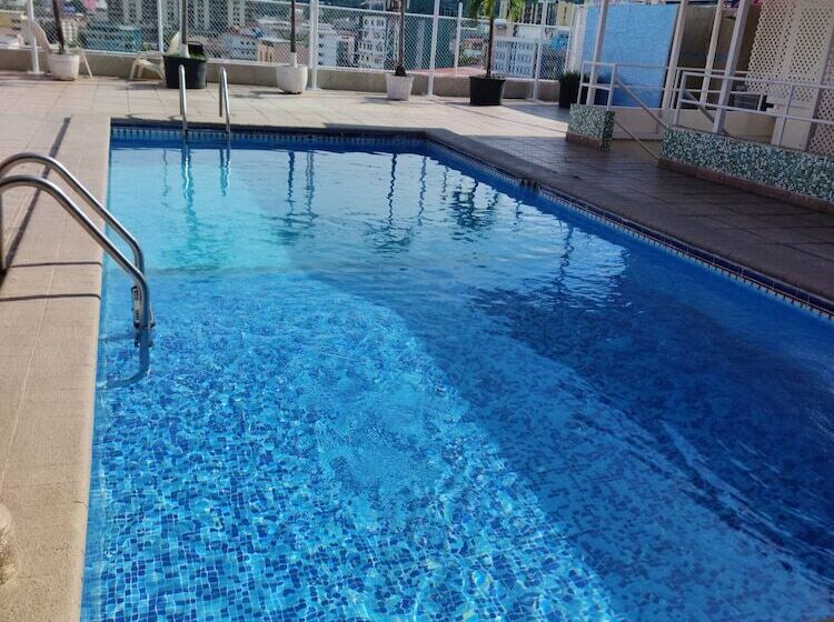 Отель San Thomas Inn