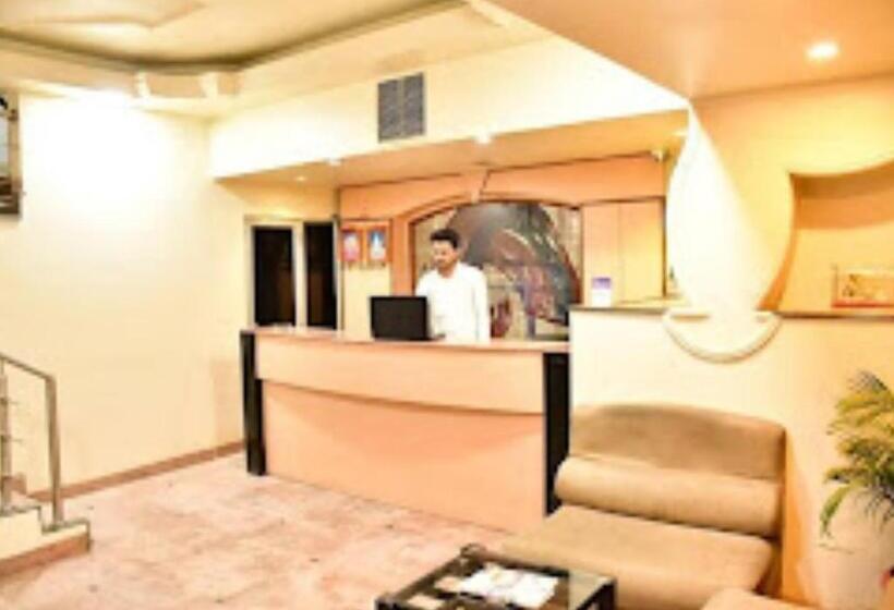 Отель Shripad Continental Amravati