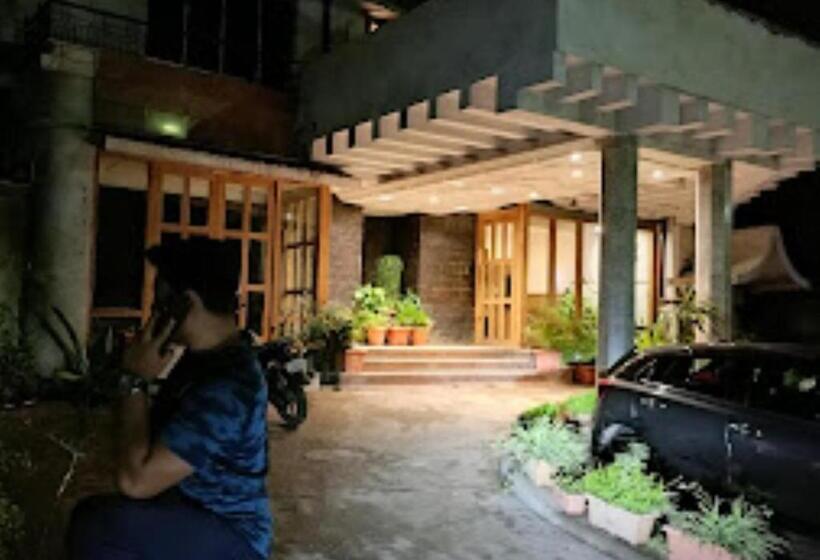 Отель Shripad Continental Amravati