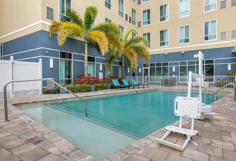 فندق Staybridge Suites Downtown St Petersburg Florida