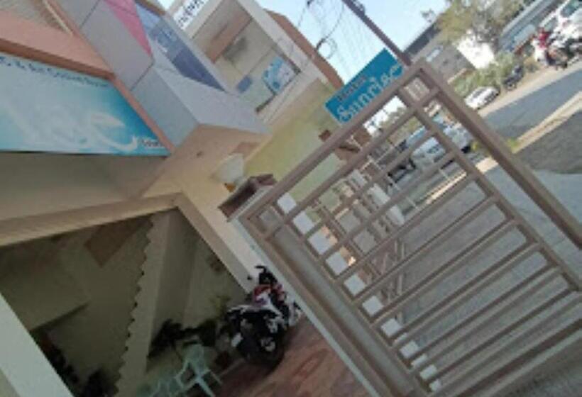 호텔 Sunrise Inn Amravati
