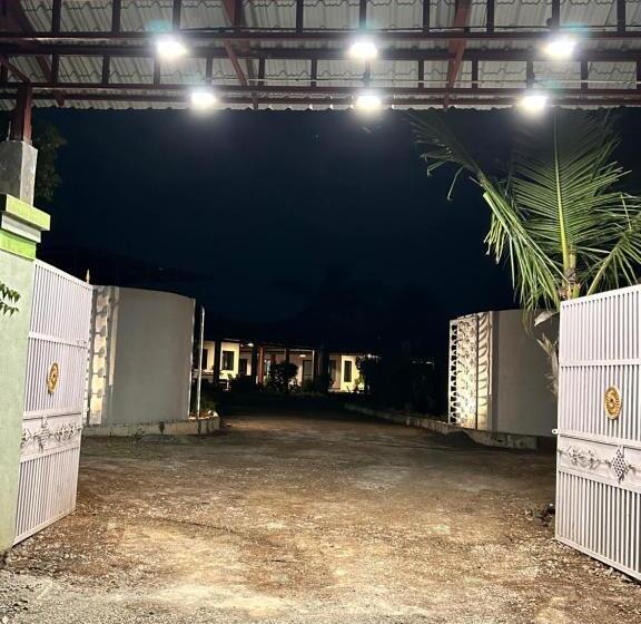 בית מלון כפרי The Sunset Lawns