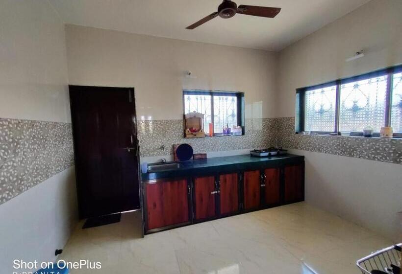 בית מלון כפרי Ujwalla Villa