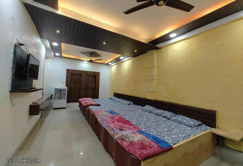 فندق Unnat Shree