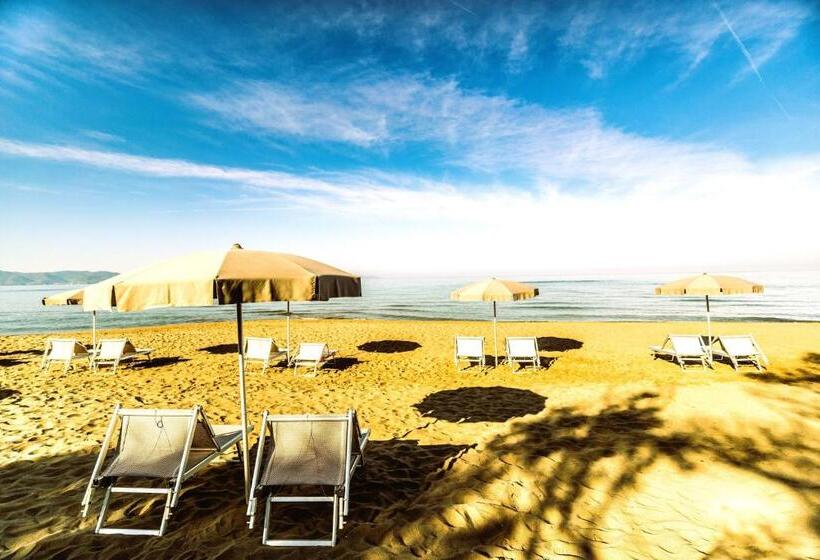 Isa Residence With Private Beach In Albinia, Just 100 Meters From The Sea, Apartments With Air Condi