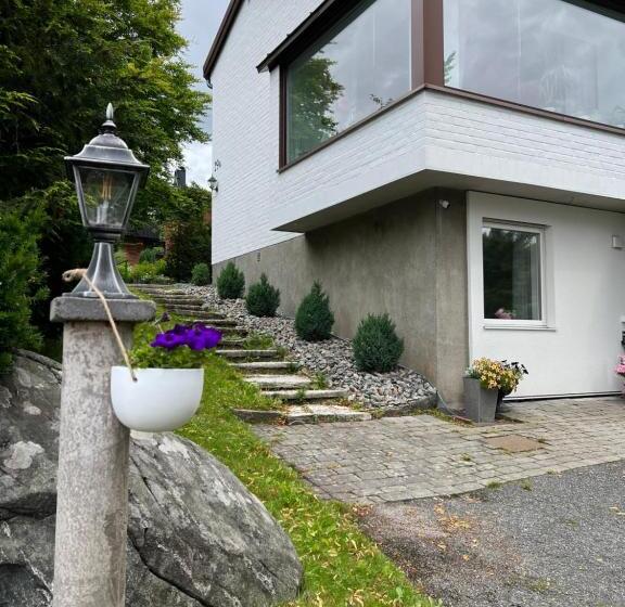 Lugnt Och Centralt Läge