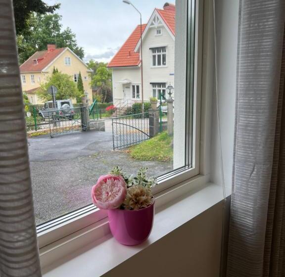 Lugnt Och Centralt Läge