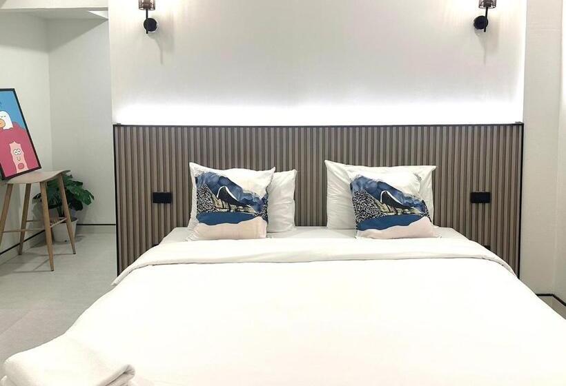 Now’s Hostel