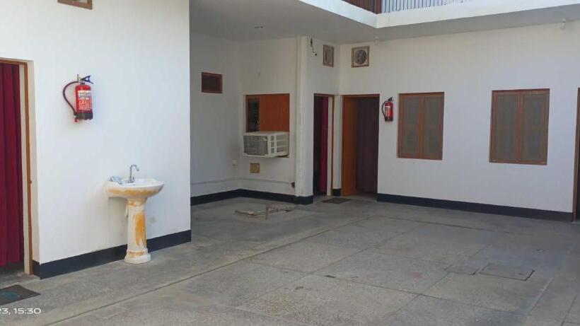 Oyo Yug Hotel & Resturant