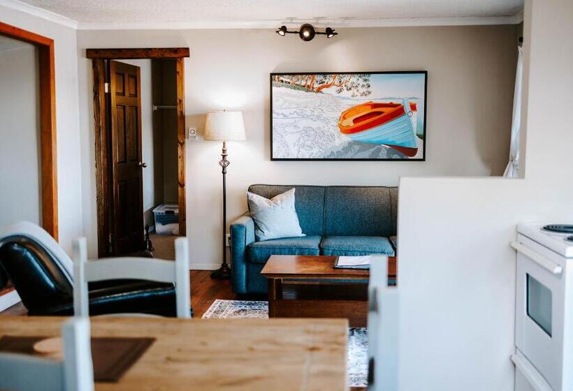 Page S Resort & Marina