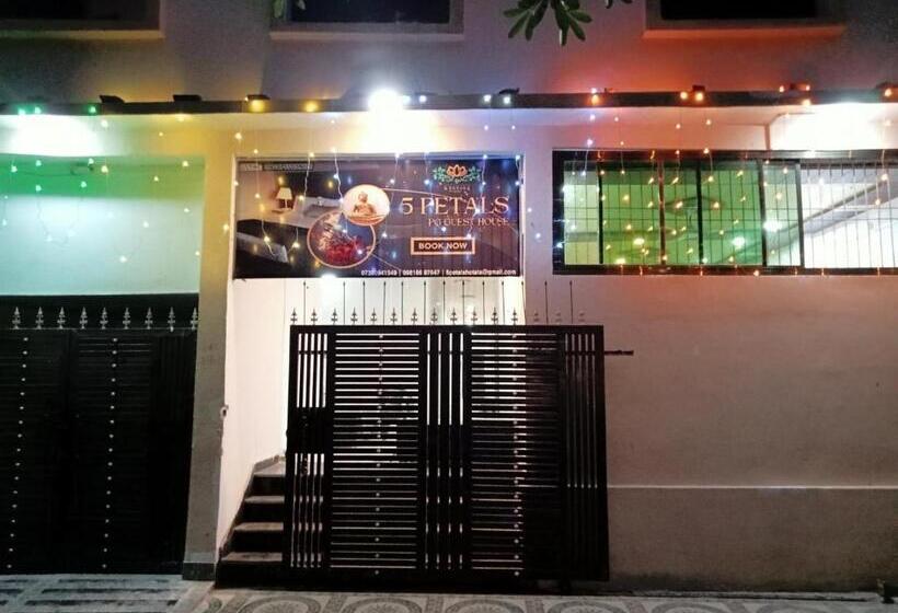 پانسیون 5 Petals