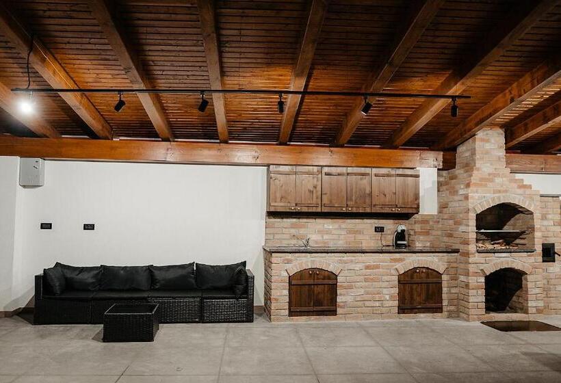 פנסיון Casa Mecva