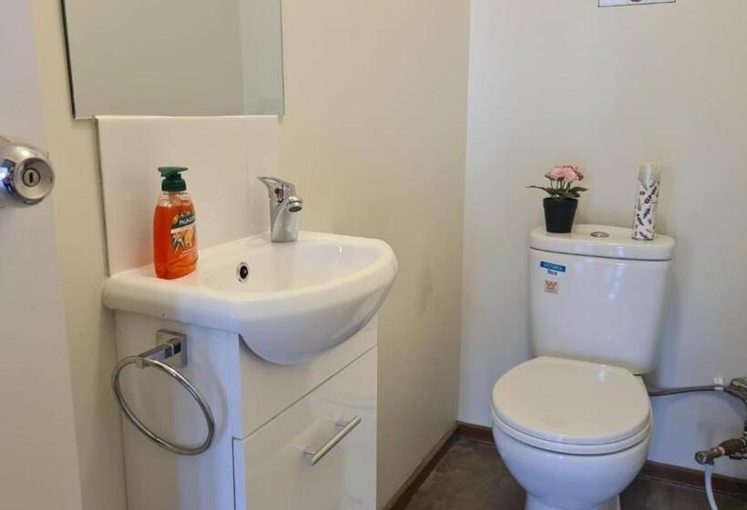 بنسيون Clayton Living Town House At Monash Doorstep