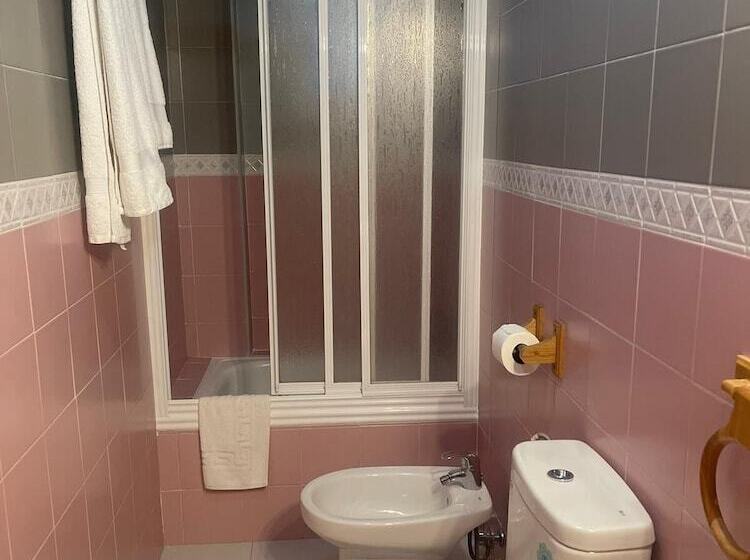 פנסיון Hostal Julio Cesar