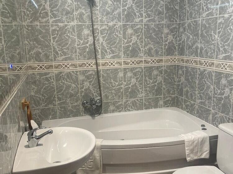 פנסיון Hostal Julio Cesar