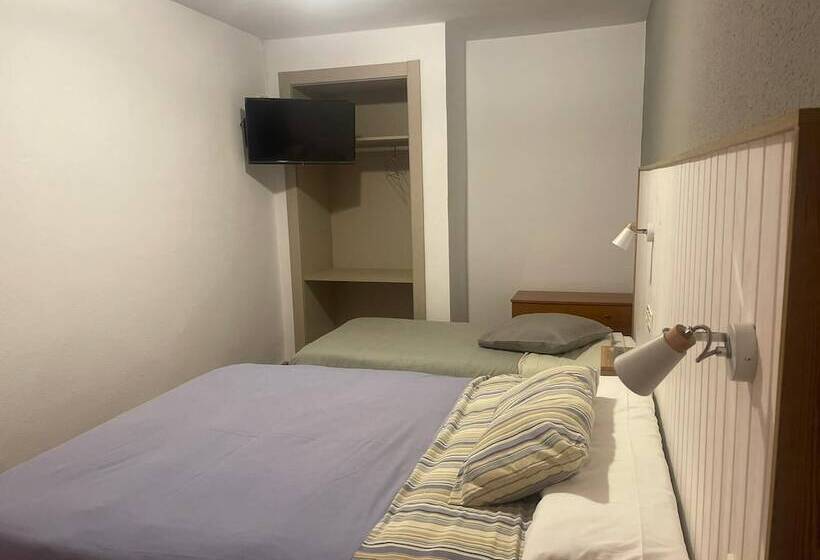 פנסיון Hostal Julio Cesar