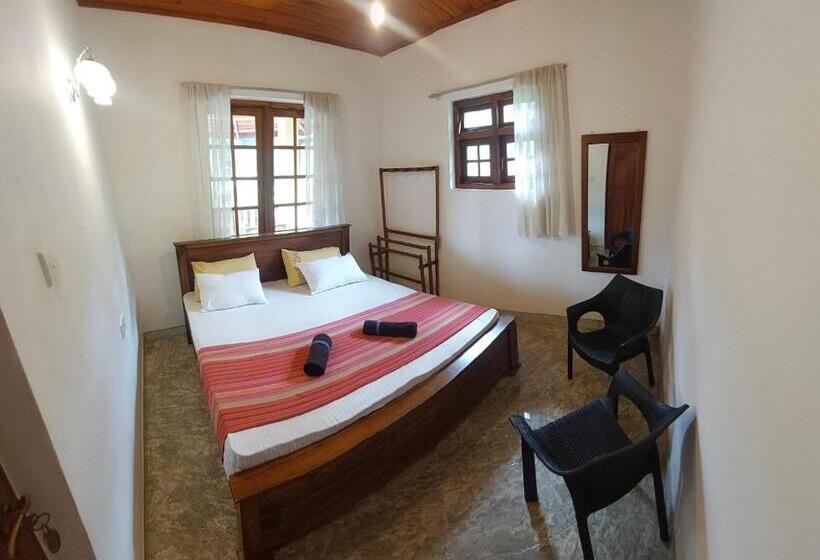 פנסיון Mystique Hideout