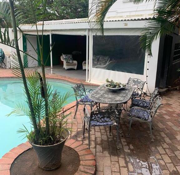 פנסיון On The Beach