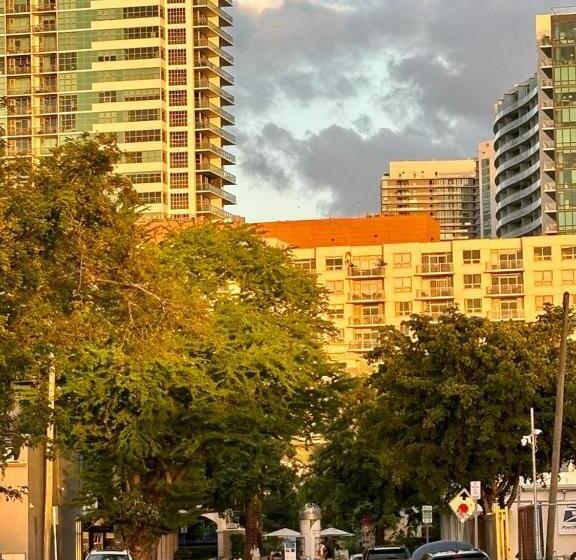 بنسيون Nice 2 Twin Bedroom   Best Central Location In Miami   Luggage Storage, Parking And Laundry For Free