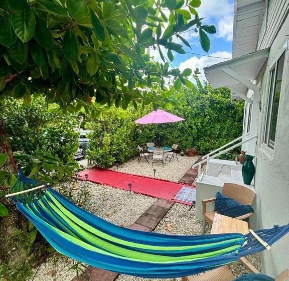 بنسيون Nice 2 Twin Bedroom   Best Central Location In Miami   Luggage Storage, Parking And Laundry For Free