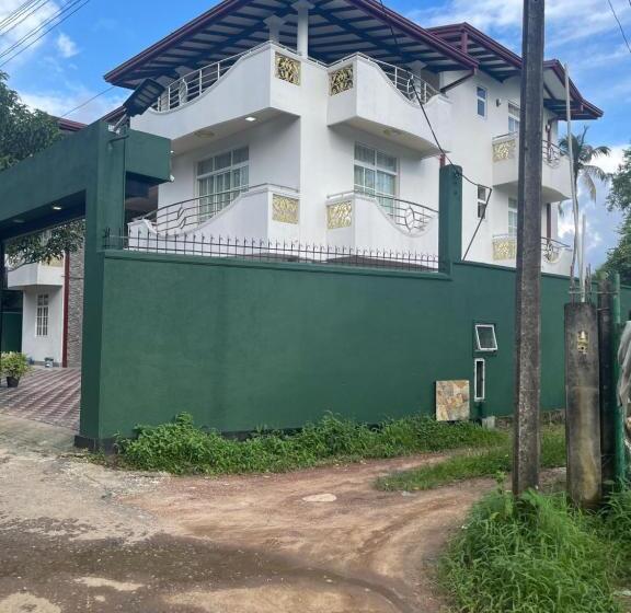 Пансион Royal Residence Malabe