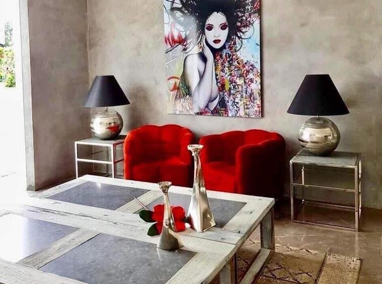 پانسیون Slice Of Paradise La Bella Residences