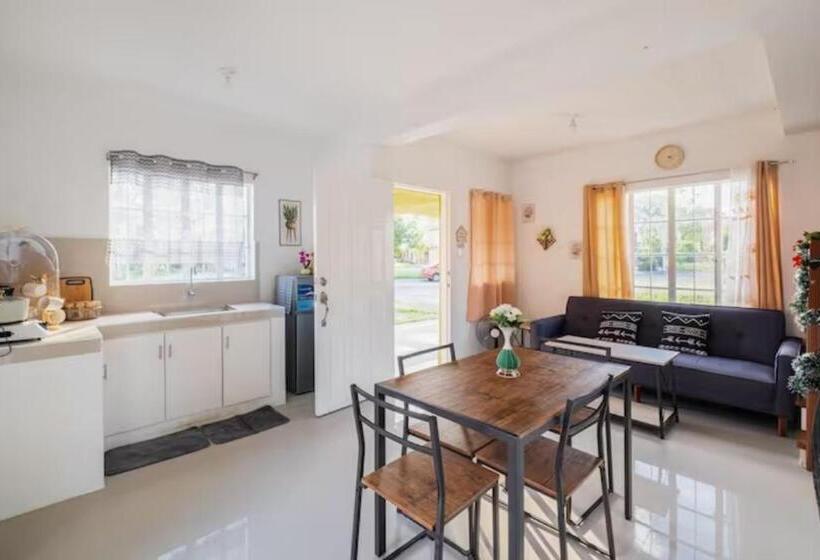 פנסיון Smyleinn Camella Jade