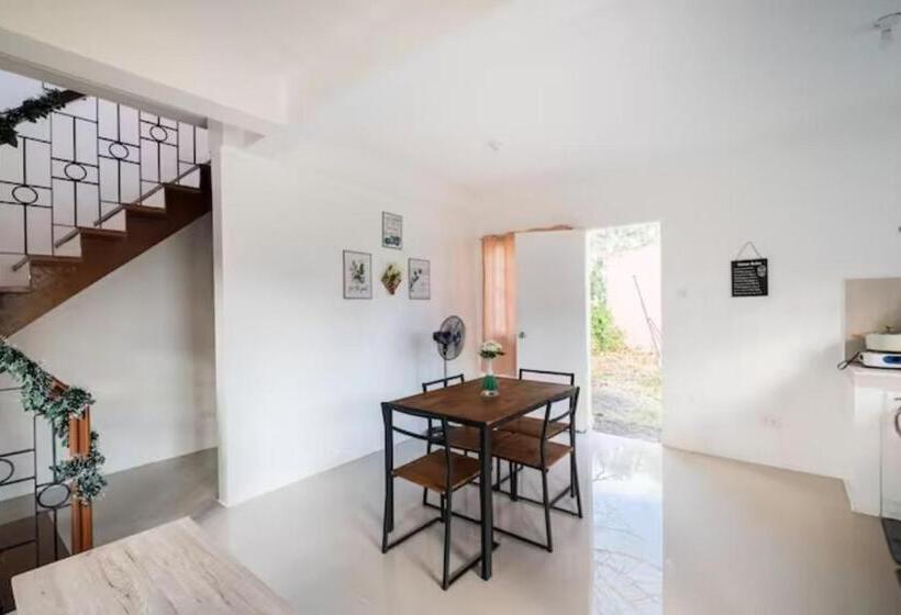 פנסיון Smyleinn Camella Jade