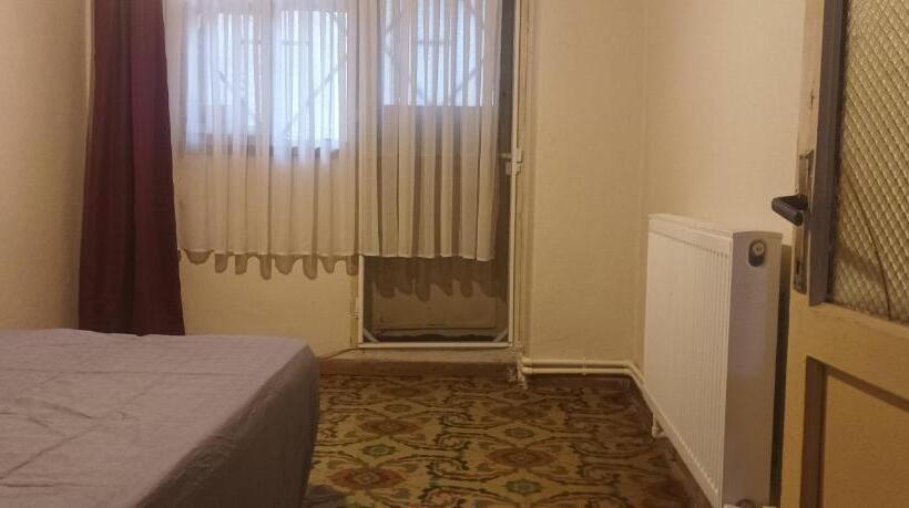 Пансион Spacious House By The Sea