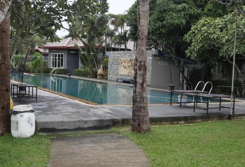 Airport Garden Resort