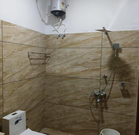 منتجع The Royal Island