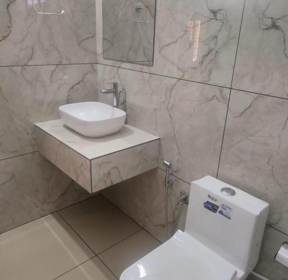 منتجع The Royal Island