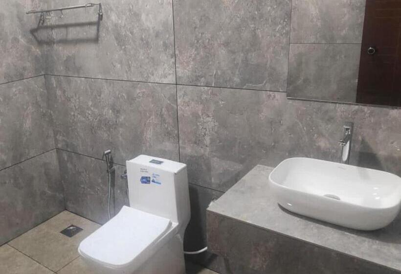 منتجع The Royal Island