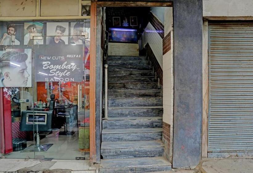 Super Oyo Hotel Laveena