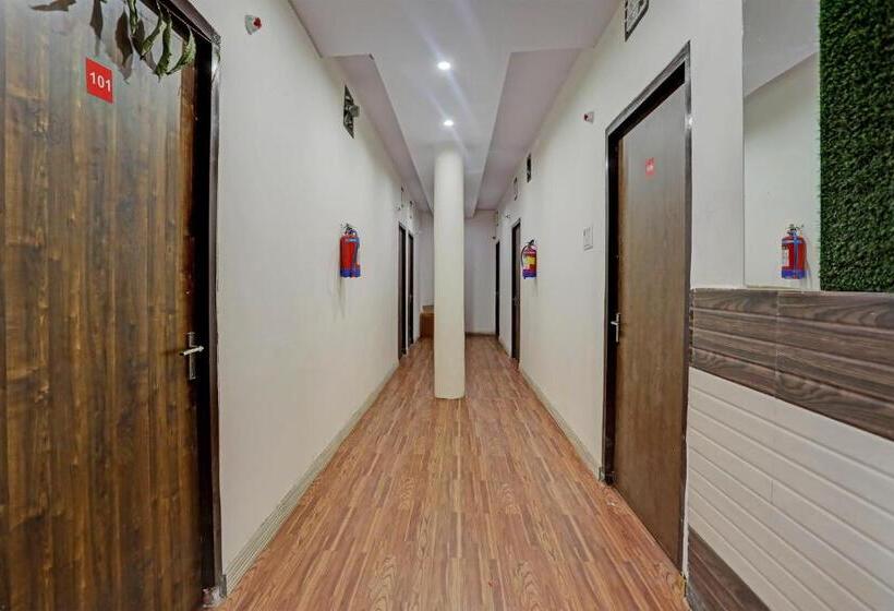 Super Oyo Hotel Laveena