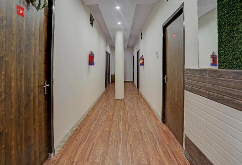 Super Oyo Hotel Laveena