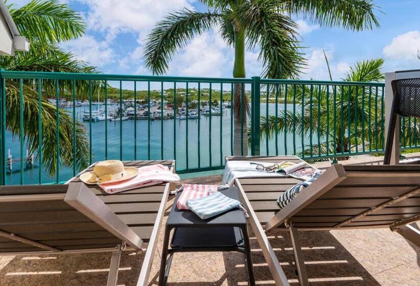 The Yacht Club Penthouse C14