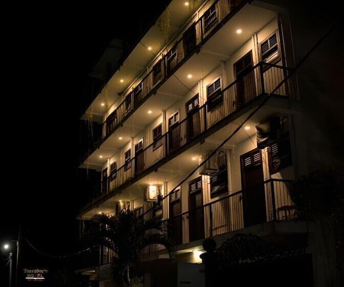 Travellers Hotel Hikkaduwa