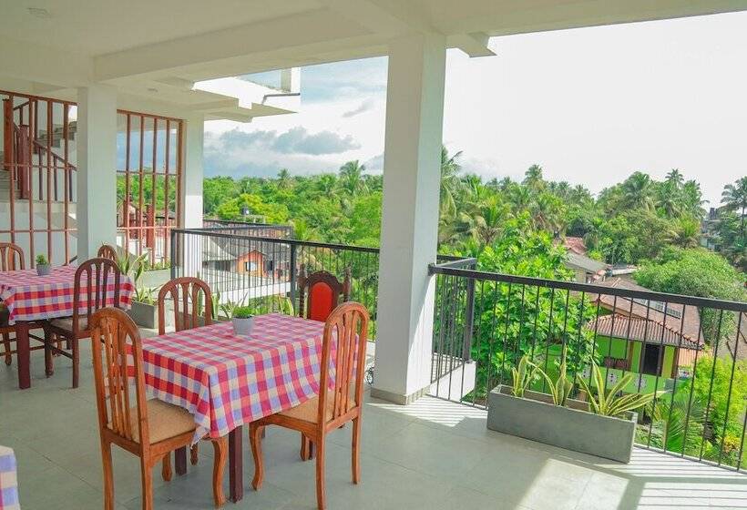 Travellers Hotel Hikkaduwa