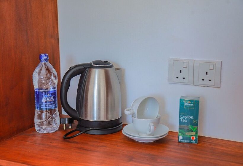 Travellers Hotel Hikkaduwa