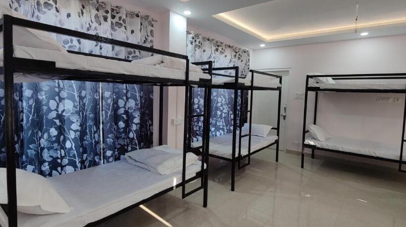 호스텔 Bir Backpackers