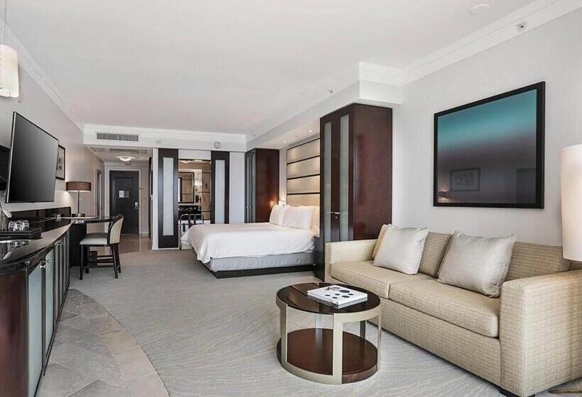 הוסטל Fontainebleau Resort Balcony W Ocean And City View